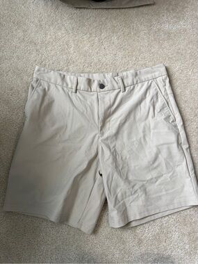 Old Navy Men's Light Khaki Flat Front Shorts